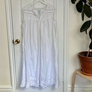 Long White cotton dress /nightgown with lace trim size 2X